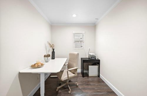 Garden Oaks Casa | Pool Home Nr Heights, Dt Games Wifi Bbq Yard