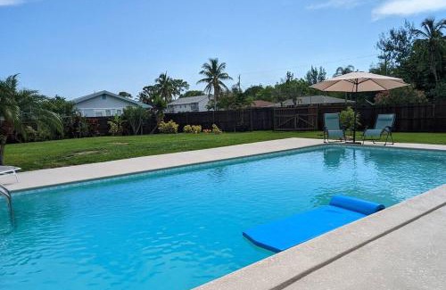 Sunny Shores Casa | Pool home on the Bay, large private yard near AMI