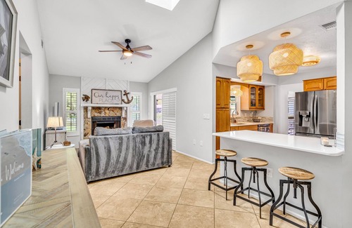 Palmetto Casa | Pool Home That Backs Up to Water- Only 20 Miles to Beautiful Florida Beaches!