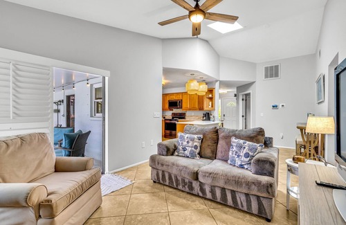 Palmetto Casa | Pool Home That Backs Up to Water- Only 20 Miles to Beautiful Florida Beaches!
