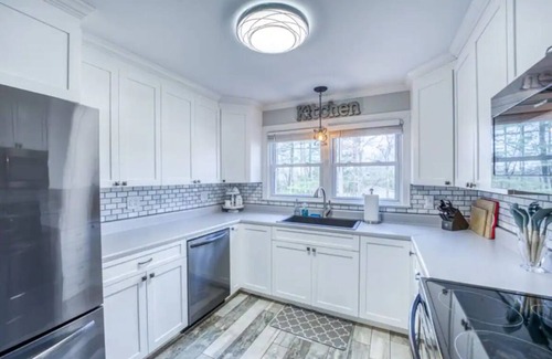 Skyland Casa | Pool! Hot Tub! 6 Miles to Downtown! Dogs Welcome!