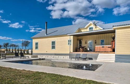 Schulenburg Casa | Pool, Hot Tub and Game Room Schulenburg Retreat