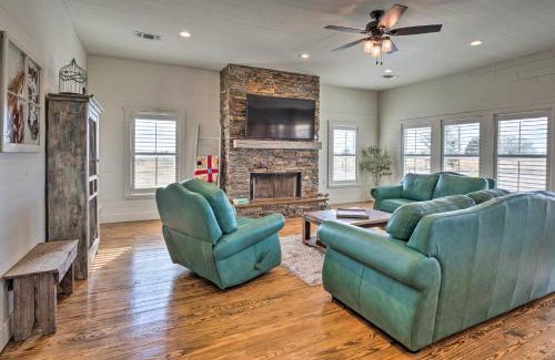 Schulenburg Casa | Pool, Hot Tub and Game Room Schulenburg Retreat