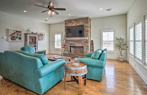 Schulenburg Casa | Pool, Hot Tub and Game Room Schulenburg Retreat