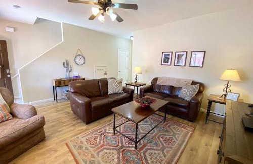 Kanab Casa | Pool & Hot Tub Close to hiking trails in Kanab