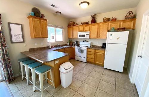 Kanab Casa | Pool & Hot Tub Close to hiking trails in Kanab