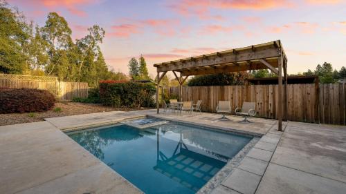 Sebastopol Casa | Pool Hot Tub Firepit Game Room Minutes from Sebastopol Russian River Baker Lane Retreat