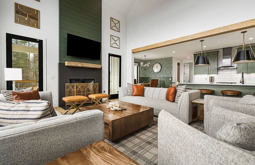 Leicester Casa | Pool | Hot Tub |FirePit |Golf Simulator |Sleeps 22