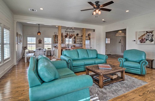 Schulenburg Casa | Pool, Hot Tub & Game Room: Schulenburg Retreat