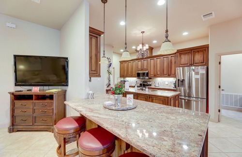 Bastrop Casa | Pool & Hot Tub in Sunny Smithville Getaway!