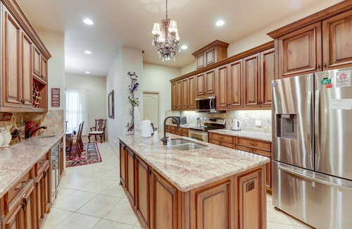 Bastrop Casa | Pool & Hot Tub in Sunny Smithville Getaway!