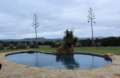 Bandera Casa | Piscina, jacuzzi, increíbles vistas, estanque de pesca abastecido y capacidad para 18!