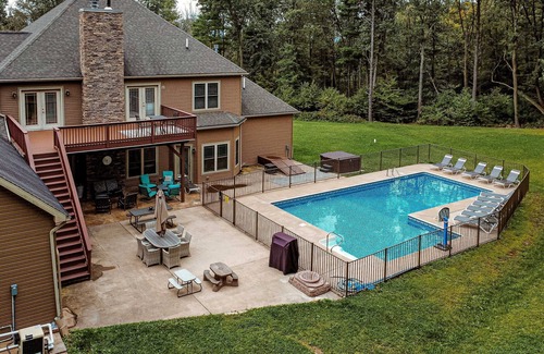 Potts Grove Casa | Pool, Hot Tub, Indoor Slide, PICKLEBALL, Game room, and so much more. Sleeps 20.
