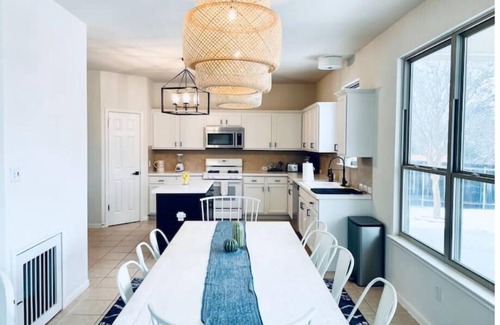 Pflugerville Casa | Pool/hot tub LUXE HUGE 4Rrms 10Beds Game rm near Kalahari!