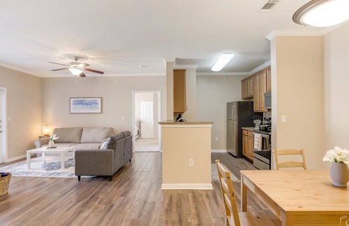 The Colony Apartamento | Pool & Hot Tub! Minutes from Andretti's and COSM - Near The Star & Legacy West!