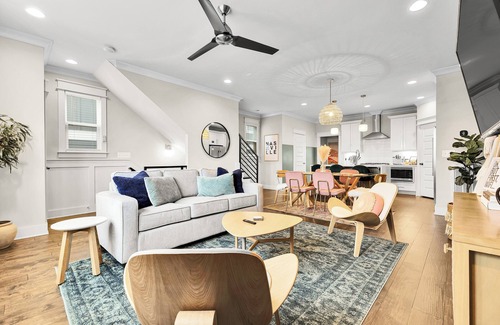 Talbot's Corner Casa | Pool & Hot Tub Oasis ★ Fire Pit & Grill ★ Rooftop ★ Mins to Broadway & Downtown!