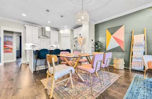 Talbot's Corner Casa | Pool & Hot Tub Oasis ★ Fire Pit & Grill ★ Rooftop ★ Mins to Broadway & Downtown!
