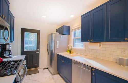Country Club Estates Casa | Pool & Hot Tub, Pets, LINENS/TOWELS too!