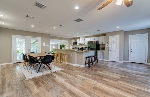 North Shearer Hills Casa | Pool/Hot Tub, Pickleball, Basketball, Putting Green, Xbox, and Game Room!