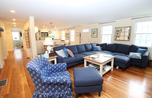 Brewster Casa | Pool, Hot Tub Serene Private Back Yard 1/4 Mile to Ellis Landing Beach (2387)