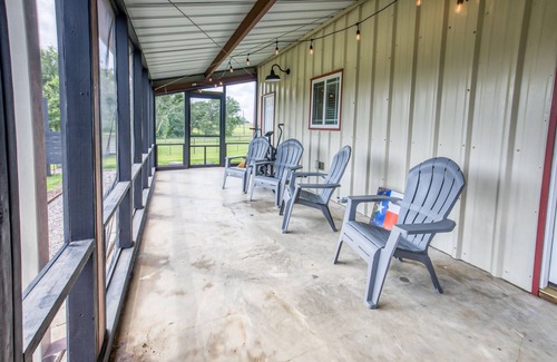 Brenham Cabaña | ★ Pool, HotTub- Cardinal Cottage, RoundTop/Brenham