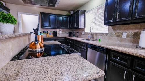 Mission Bend Casa | Pool House, 20 Minutes from DT 4BDR for 10 Guests - Winkleman