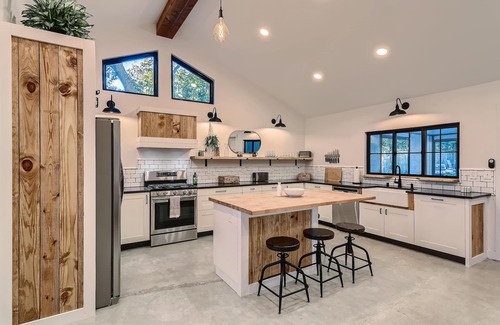 South Manchaca Casa | Private Heated Pool & Spa, Pool House, Minutes from Downtown - by PMI Austin Metro