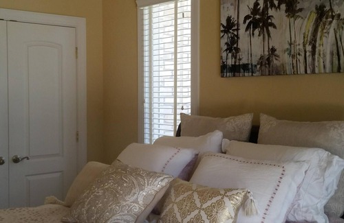 Virginia Beach Casa | Pool House Getaway - Bañera de hidromasaje, sauna, ducha de vapor y una piscina de 50 '