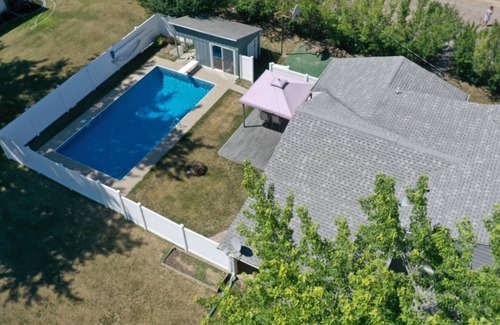 Starbuck Casa | Pool house in the heart of Starbuck 3min drive to Lake Minnewaska/Starbuck Beach