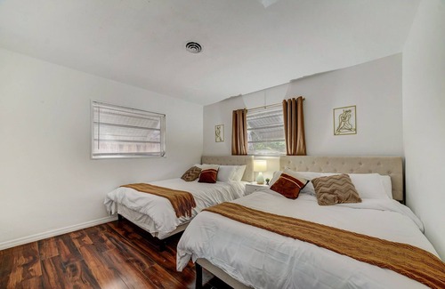 Poinciana Park Casa | Pool House Near Beaches & Airport Ideal for Long Stays