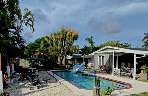 Cutler Bay Casa | Pool House Resort heated swimming pool family getaway