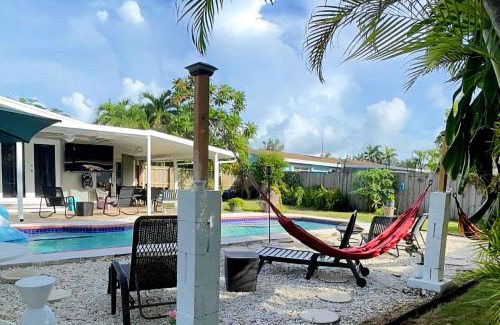 Cutler Bay Casa | Pool House Resort heated swimming pool family getaway