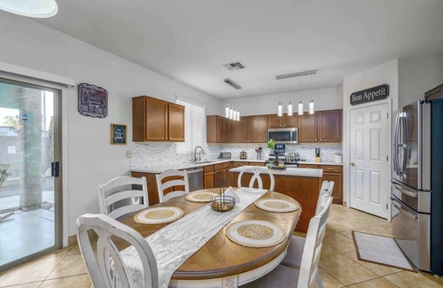 Peoria Casa | POOL, King Bed, Grill, Pool Table