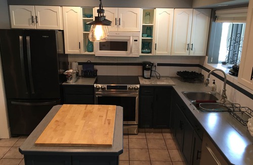 Okanagan-Similkameen Casa | Pool, King beds, Large Deck!