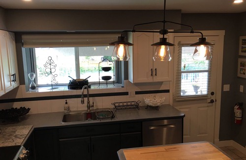 Okanagan-Similkameen Casa | Pool, King beds, Large Deck!