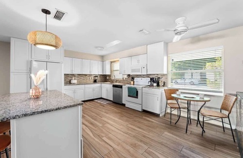Arlington Park Casa | Pool - Near Beach - Outdoor Games for Family - Close to DT