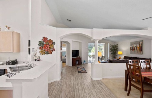 Eagle Pointe South Casa | Pool Oasis, 20 mins to Disney, Close to Shops