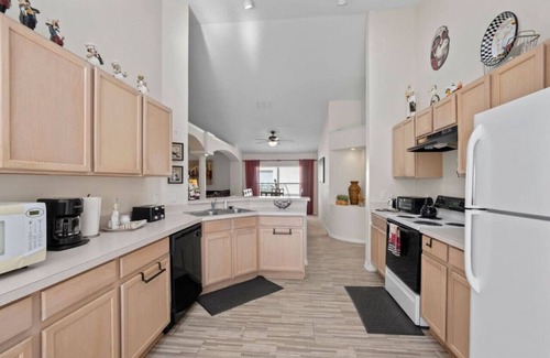 Eagle Pointe South Casa | Pool Oasis, 20 mins to Disney, Close to Shops