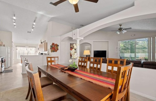 Eagle Pointe South Casa | Pool Oasis, 20 mins to Disney, Close to Shops