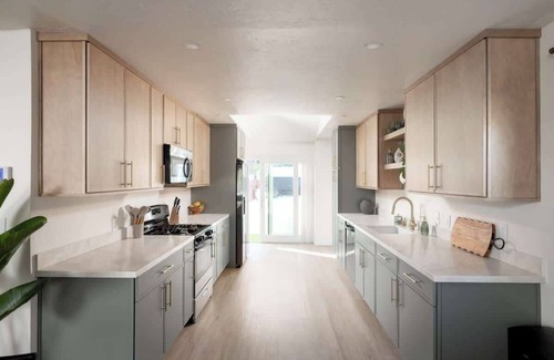 Valencia Park Casa | Pool & Palmz|Hot Tub|Fire Pit|Chefs Kitchen|6 beds
