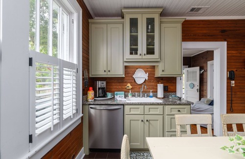 Tybee Island Cabaña | POOL! Pet-Friendly! Ground Level