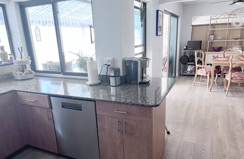 Glen Oaks Villa | Casa con piscina, 2 habitaciones & baños privada, a minutos de la playa, centro