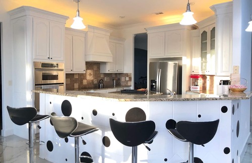 Kemp Casa | Pool,Pickle ball Courts , Sleeps Lrg Grp, Hot tub , Sauna Minutes from Lake