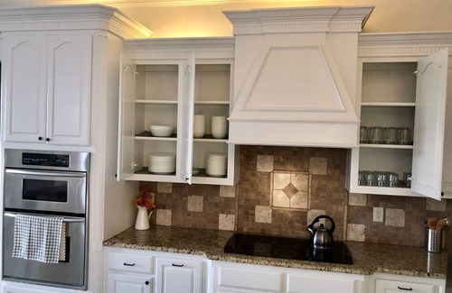 Kemp Casa | Pool,Pickle ball Courts , Sleeps Lrg Grp, Hot tub , Sauna Minutes from Lake