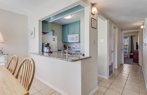 Sailhouse Condominio | Pool, Pier, Boat dock, Ramp and Trailer Parking, Tennis Courts.
