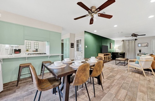 Arlington Casa | Pool - Playset - Stadiums - 6 Beds!