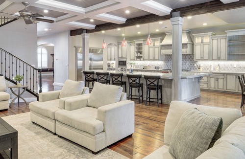 Porterville Casa | Pool & Private Theater: Porterville Group Getaway!