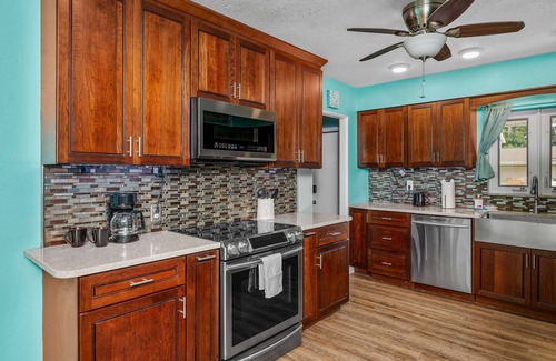 Boca Ciega Ridge Apartamento | Pool, putting green, Outdoor oasis, 3Mi to beach