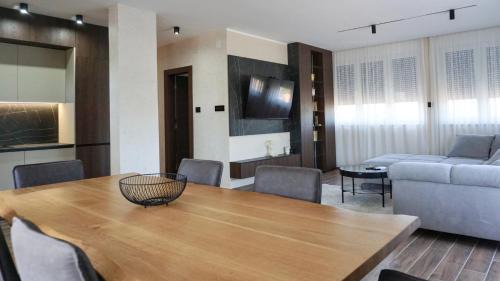 Vrdnik Apartamento | POOL RESORT Vila Lena - KING SIZE Apartman 12