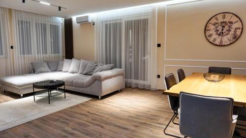 Vrdnik Apartamento | POOL RESORT Vila Lena - KING SIZE Apartman 12